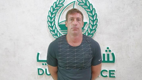 La Policía de Dubai difundió esta imagen del británico detenido.