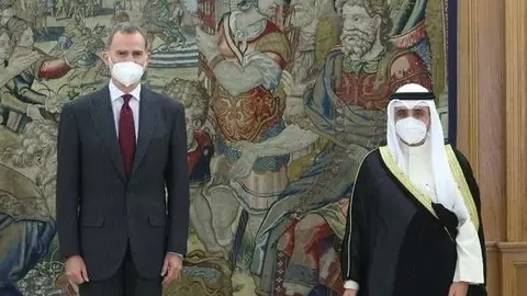 El rey de España y el ministro de Exteriores de Kuwait. (Casa Real)