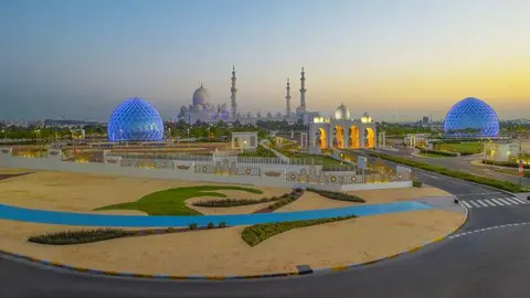 Una imagen de la Gran Mezquita Jeque Zayed en Abu Dhabi. (WAM)