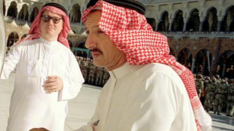 En primer término Bakr bin Laden en La Meca. (Twitter)