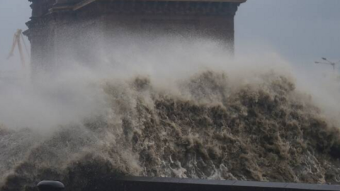 Una imagen de Twitter de aguas agitadas en la India tras el paso del ciclón.