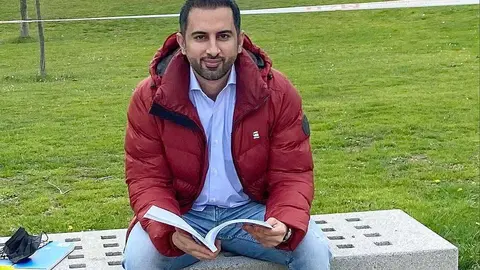 El emiratí Essa Younes, en el campus de la Universidad Autónoma de Madrid. (Cedida)