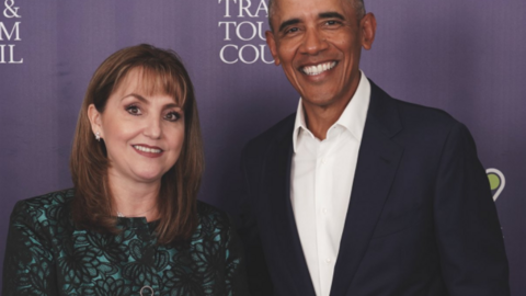 Gloria Guevara junto al expresidente de EEUU Barak Obama. (Twitter)