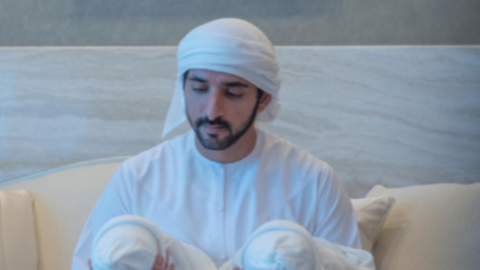 El jeque Hamdan con sus dos hijos. (Instagram)