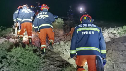 Una imagen de Twitter de los rescatistas chinos en el lugar del maratón.