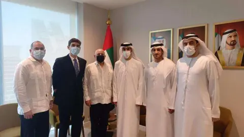Foto de familia de los asistentes a la reunión en Abu Dhabi. (Cedida)