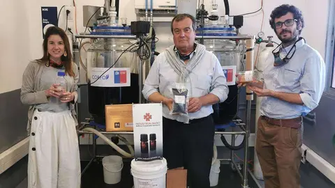 Empresarios chilenos muestran los avances que han alcanzado en la creación de productos para luchar contra el coronavirus. (Cedida)