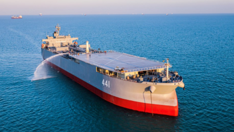 El petrolero Makran, un antiguo buque que fue convertido en una base de operaciones flotante. (Fuente externa)