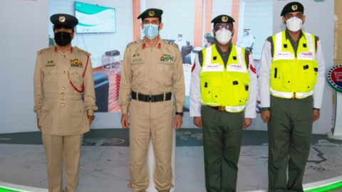La Policía de Dubai difundió esta imagen de oficiales. (Dubai Police)