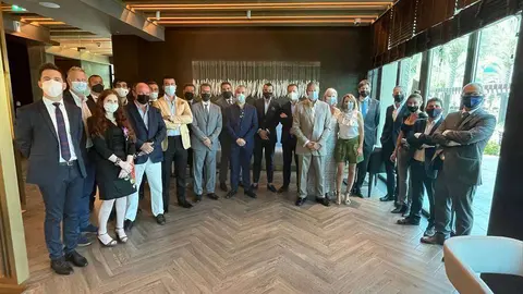 Foto de familia de los asistentes al desayuno desarrollado por el Spanish Business Council en Abu Dhabi. (EL CORREO)