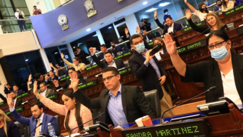 Momento de la votación en el Parlamento salvadoreño. (Twitter)
