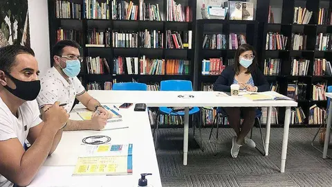 Alumnos de UCAM Español Institute en su sede de Dubai. (Cedida)