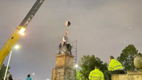 Estatua de Colón en Avda el Dorado de Bogotá. (Colprensa)