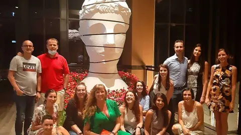 Los asistentes a la primera reunión de Valencianos en Emiratos. (Cedida)