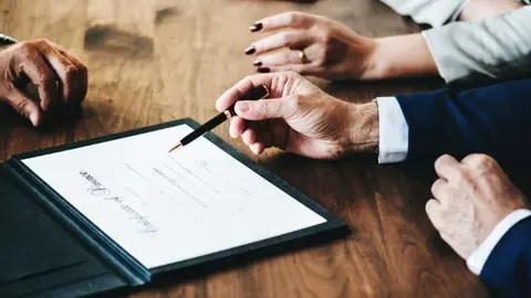 Una firma de documento. (Fuente externa)