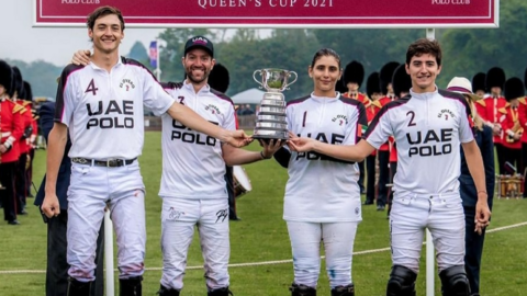 El equipo de polo de Emiratos con la jequesa Maitha segunda por la derecha. (Twitter)