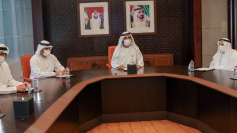 Un momento de la reunión del gobernante de Dubai con las cámaras de comercio. (Dubai Media Office)