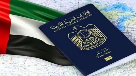 El pasaporte de EAU permite viajar 
 a muchos países sin visado.