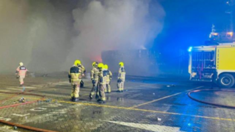 Dubai Media Office difundió imágenes de bomberos en 2021.