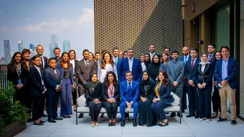 El ministro de Exteriores de EAU en la terraza del edificio emiratí en Nueva York. (WAM)