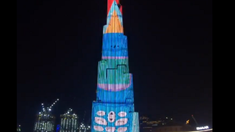 Captura de pantalla del vídeo presentado del espectáculo del Burj Khalifa.