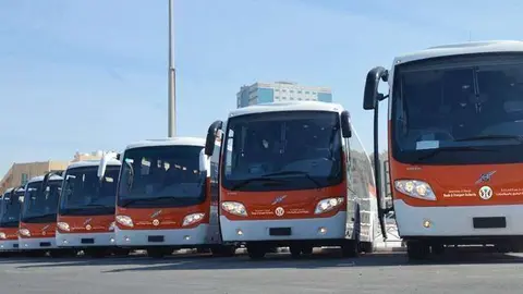 Autobuses de la Autoridad de Carreteras y Transporte de Sharjah.