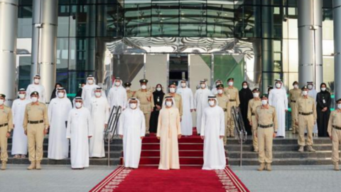 Un momento de la visita del gobernante a la sede de la Policía. (Dubai Media Office)