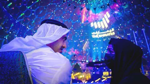 El ministro de Relaciones Exteriores de Emiratos Árabes Unidos (EAU), Abdullah bin Zayed Al Nahyan, y la directora de Expo 2020 Dubai, Reem Al Hashimy, durante un acto en el sitio de la Exposición Universal. (WAM)