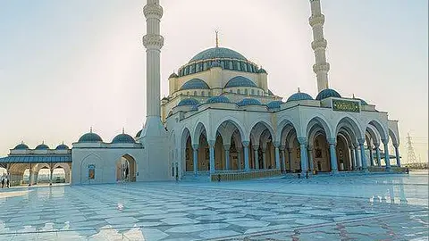 Perspectiva general de la gran mezquita de Sharjah. (WAM)