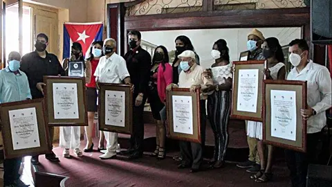 Condecorados en Santiago de Cuba por el Instituto Latino de la Música. (Sergio Martínez Martínez)