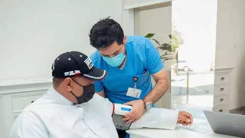 Centros de vacunación en Emiratos Árabes Unidos. (WAM)