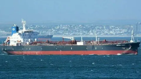 El barco petrolero Mercer Street, con bandera liberiana y administrado por Zodiac Maritime de propiedad israelí, en Ciudad del Cabo en 2015. (Fuente externa)