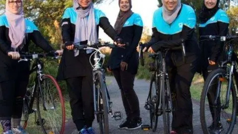 Mujeres ciclistas en Arabia Saudita. (Fuente externa)
