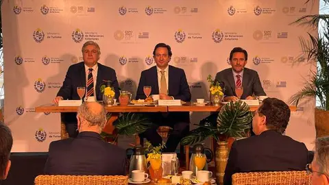 Los ministros uruguayos durante la presentación del evento. (Cancillería)