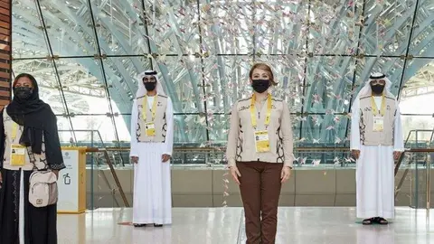 Jóvenes voluntarios emiratíes en la Expo. (Dubai Media Office)