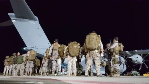 Los efectivos españoles en el aeropuerto de Zaragoza. (Twitter)