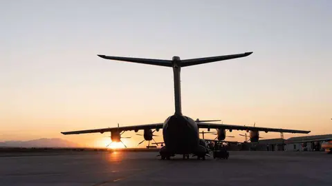 Avión del Ejército del Aire del Ministerio de Defensa de España movilizado para efectuar la repatriación desde Kabul. (@Defensagob)