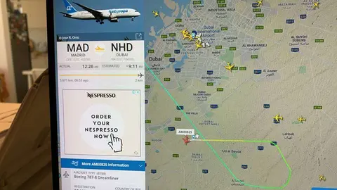 Un avión español de la aerolínea Air Europa aterriza en la base de Dubai Al Minhad. (Flightradar24)