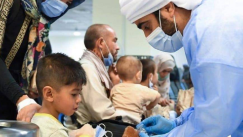 Familia afgana atendida en Emiratos Árabes. (Fuente externa)