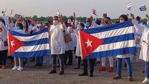 El Gobierno de Cuba difundió una foto de los sanitarios.