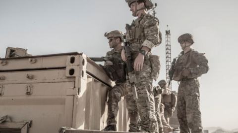 Soldados de EEUU en el aeropuerto de Kabul. (Twitter)