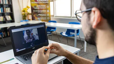 Profesor nativo certificado imparte curso de español online en UCAM Dubai. (Cedida)