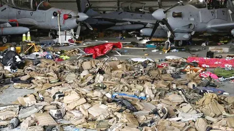 La metralla que se esparció por todo el Aeropuerto Internacional de Abha cuando los drones fueron interceptados por fuerzas saudíes hirió a ocho personas y dañó un avión de pasajeros. (Twitter)