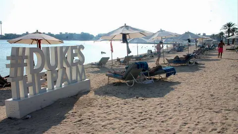 Perspectiva de la playa privada del hotel Dukes The Palm, perteneciente al grupo español Barceló. (EL CORREO)