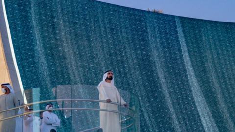 El gobernante de Dubai admira el sitio de la Expo 2020. (Twitter)