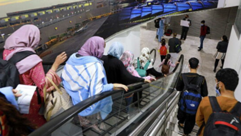 Áfganos en un aeropuerto. (Twitter)