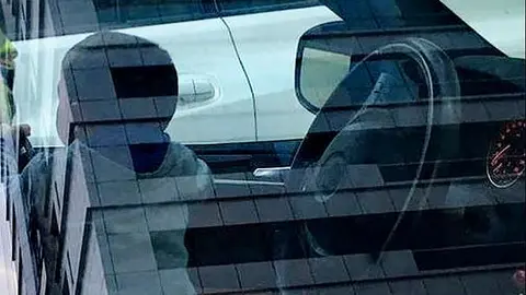 Niño encerrado en el interior de un coche. (Fuente externa)