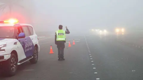 Mañana de niebla en Abu Dhabi. (WAM)