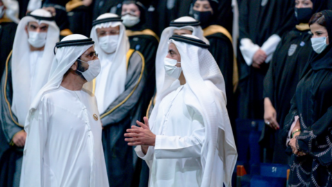 El jeque Mohamed durante la graduación de líderes emiratíes. (Twitter)