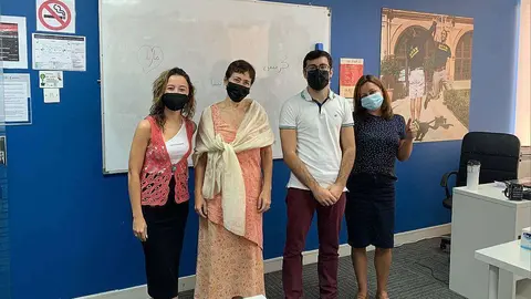 Alumnos, antes de iniciar una clase presencia de árabe en UCAM Dubai. (Cedida)